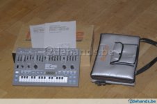 99247247-roland-mc202-analoge-synthesizer.jpg