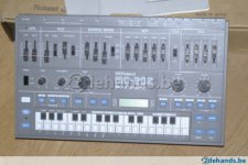 99247247_1-roland-mc202-analoge-synthesizer.jpg